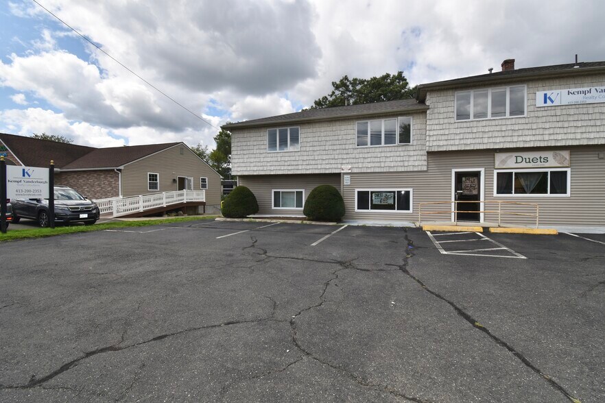 42 Harkness Ave, East Longmeadow, MA à louer - Photo du bâtiment - Image 2 de 7