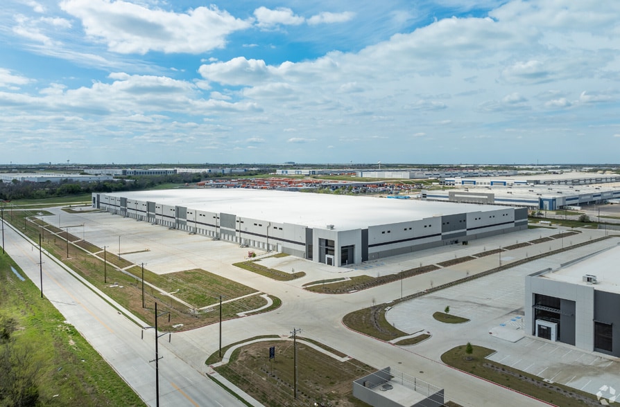 1401-1501 E Pleasant Run Rd, Wilmer, TX for lease - Building Photo - Image 1 of 6