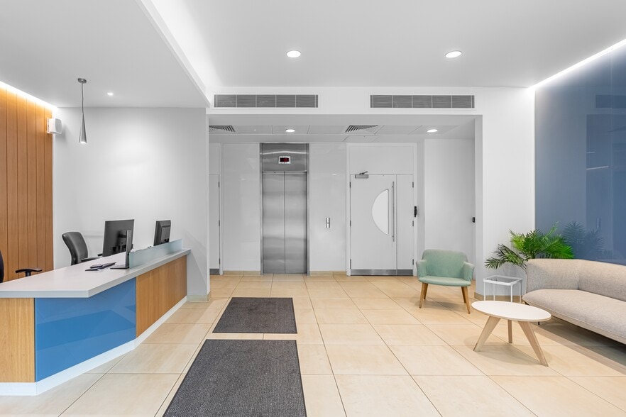 297-299 Kingston Rd, Leatherhead for lease - Interior Photo - Image 3 of 6