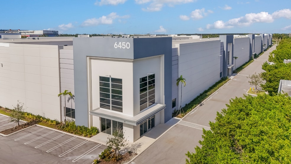 6450 NW 97th Ave, Doral, FL for lease - Primary Photo - Image 1 of 6