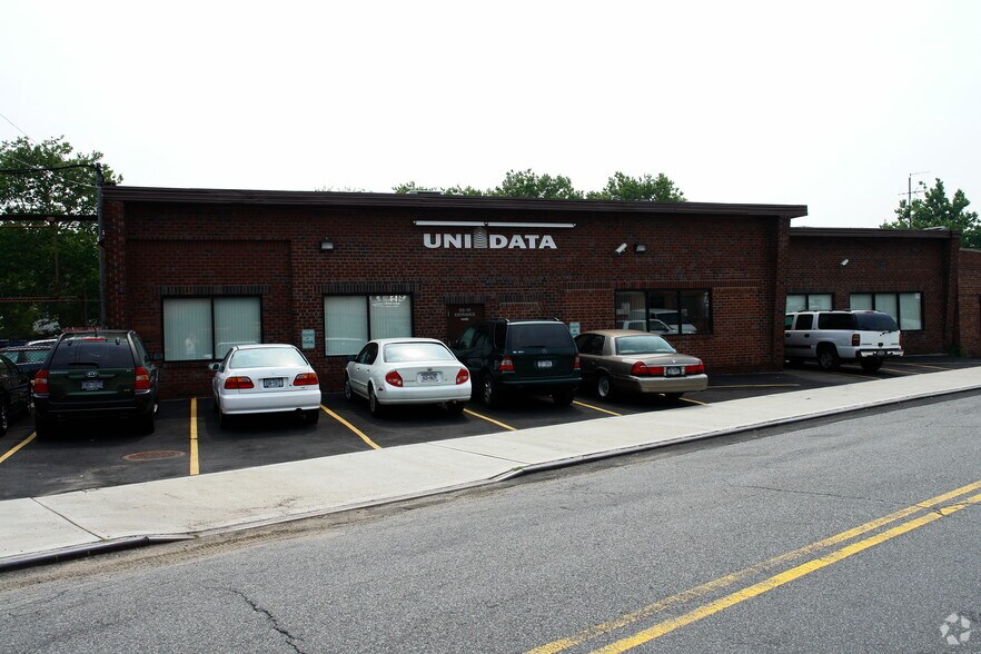 6531 Fresh Meadow Ln, Fresh Meadows, NY à vendre - Photo du bâtiment - Image 2 de 2