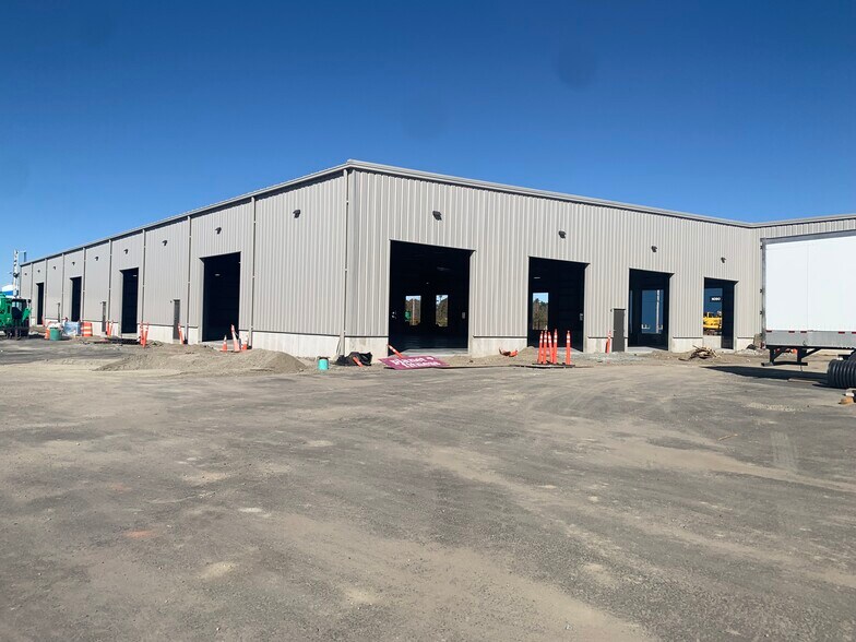 254 Pleasant St, West Bridgewater, MA à louer - Photo du bâtiment - Image 2 de 6