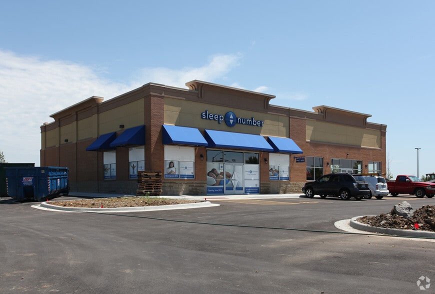 701 NE Coronado Dr, Blue Springs, MO for lease - Primary Photo - Image 1 of 2