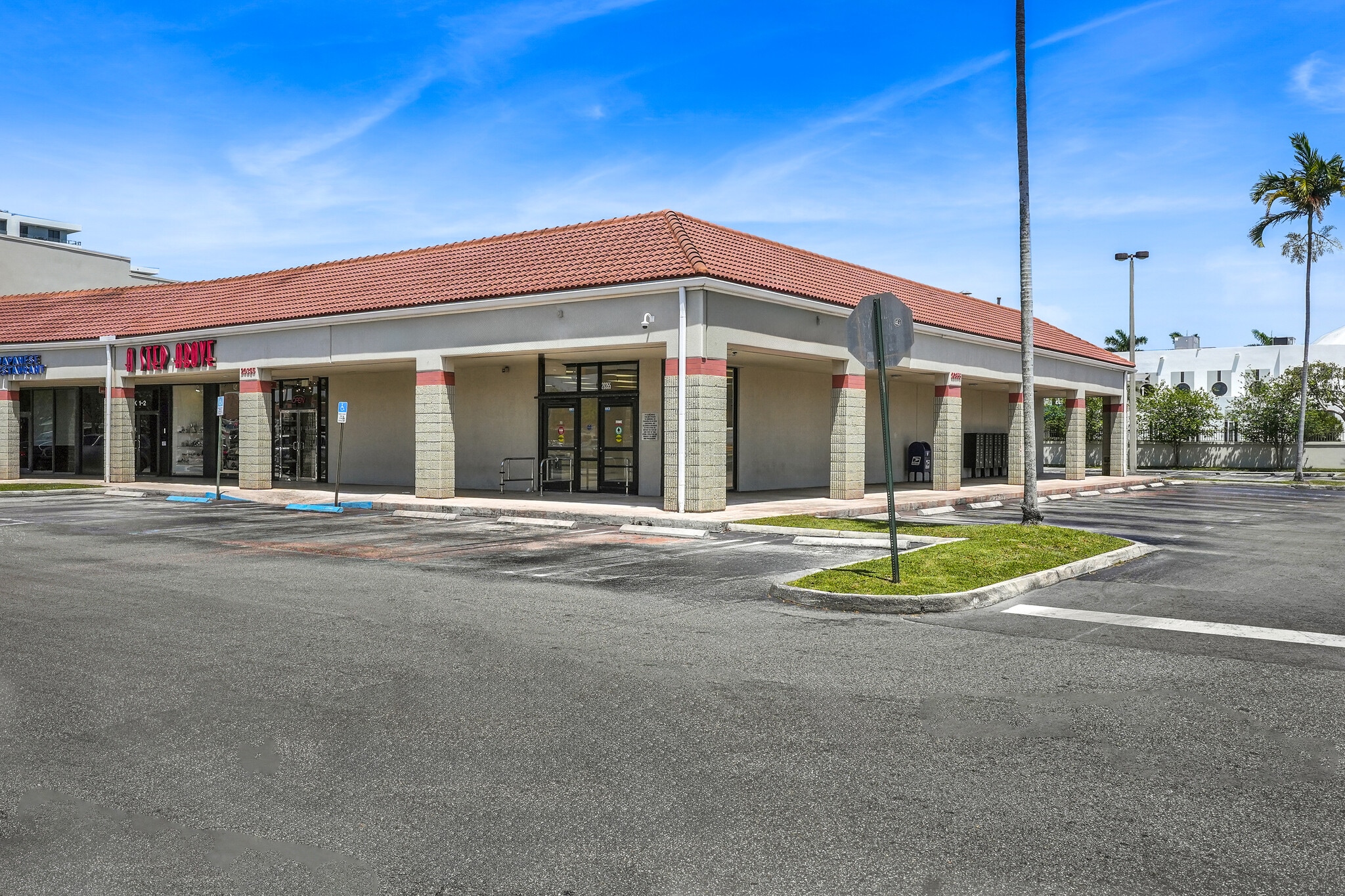 20401 Biscayne Blvd, Aventura, FL for lease Building Photo- Image 1 of 2