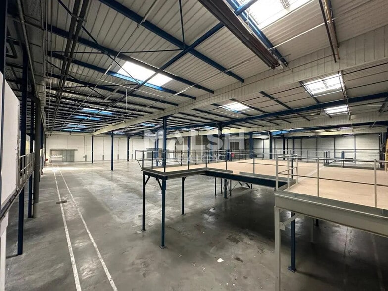 Bureau dans Miribel à louer - Photo du bâtiment - Image 3 de 26