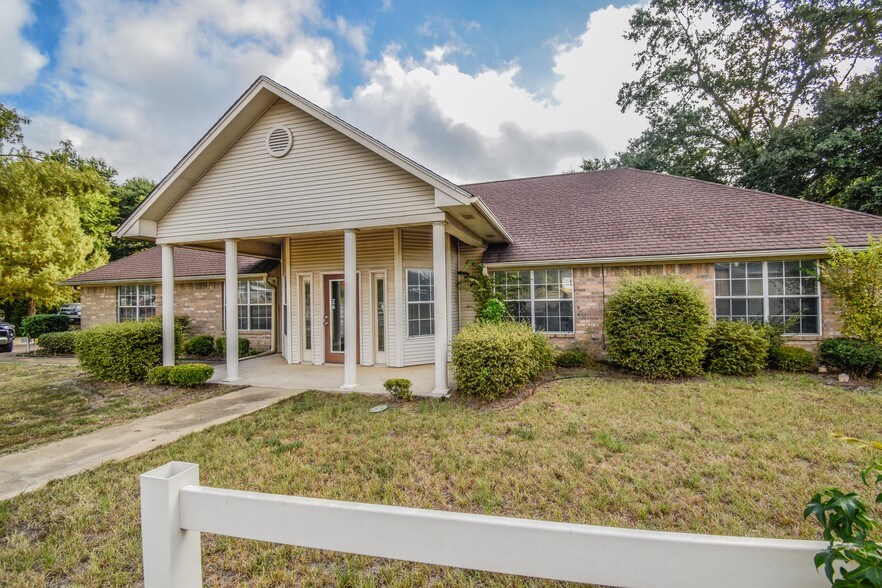 511 N Northeast Loop 323, Tyler, TX à louer - Photo du bâtiment - Image 2 de 38