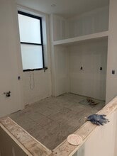 223 E 80th St, New York, NY à louer Photo intérieure- Image 1 de 2