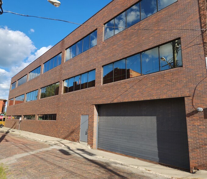 85 N Main St, Mount Clemens, MI à louer - Photo du bâtiment - Image 2 de 6
