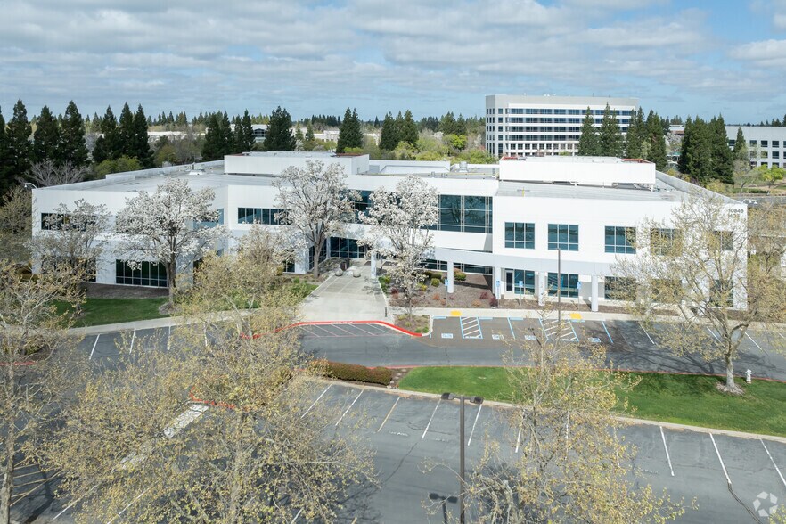 10845 International Dr, Rancho Cordova, CA à vendre - Photo du bâtiment - Image 3 de 9