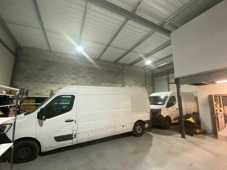 Office in VILLENAVE-D'ORNON for lease - Interior Photo - Image 3 of 8