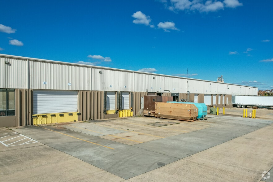 7890 Notes Dr, Manassas, VA à louer - Photo du bâtiment - Image 3 de 5