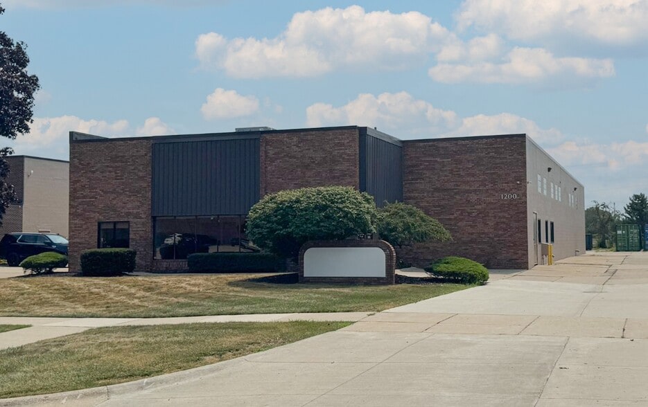 1200 Kempar Ave, Madison Heights, MI for lease - Building Photo - Image 2 of 7