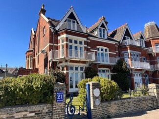 Plus de détails pour 21 Kirkley Cliff Rd, Lowestoft - Soins de santé à vendre