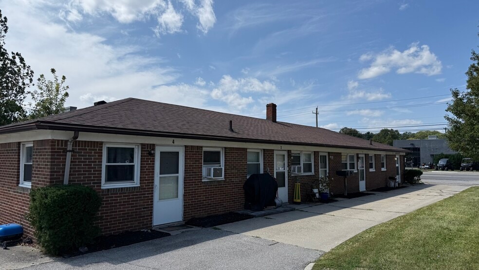 Tel Elm Portfolio portfolio of 3 properties for sale on LoopNet.ca - Building Photo - Image 2 of 17