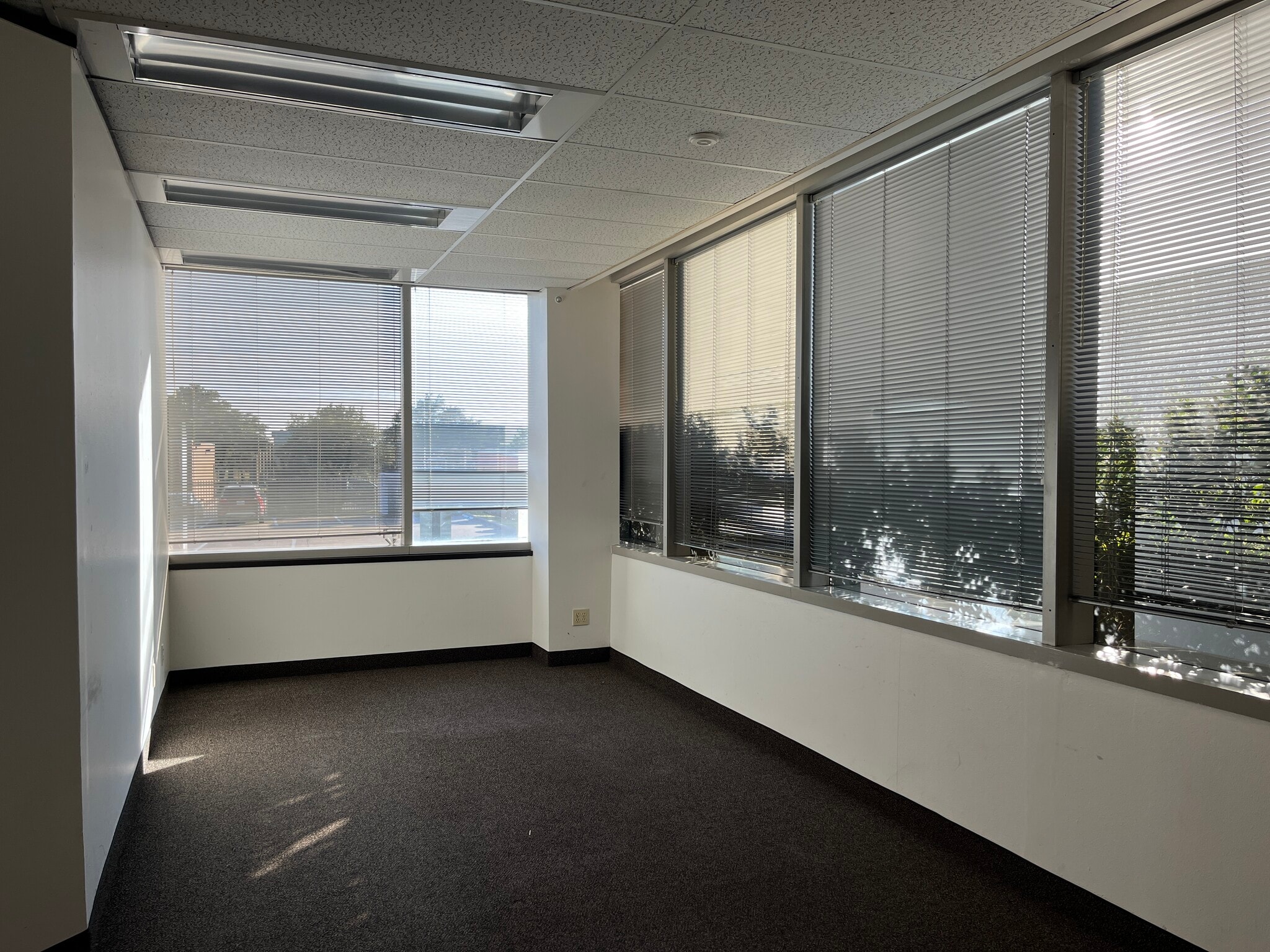 11615 Forest Central Dr, Dallas, TX for lease Interior Photo- Image 1 of 7