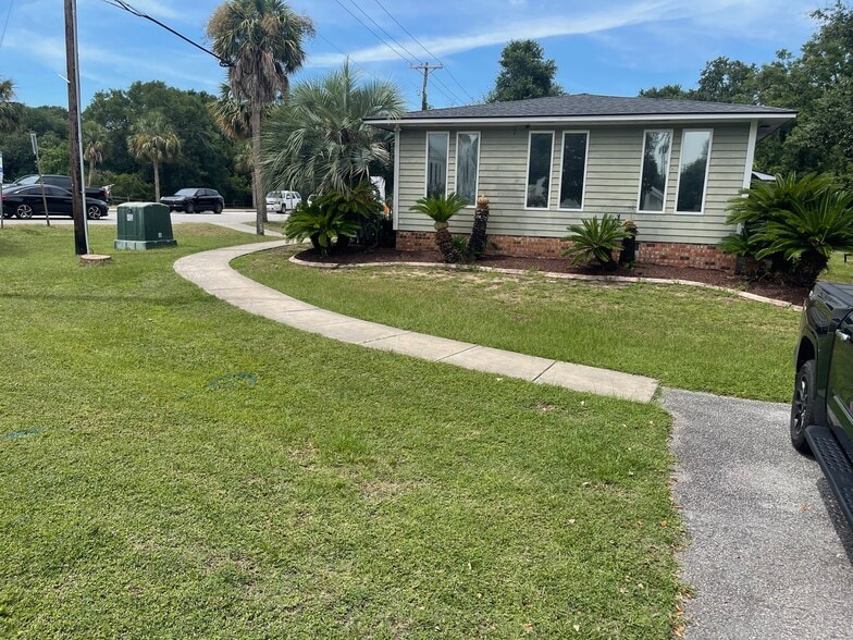15 21st Ave, Isle Of Palms, SC for sale - Building Photo - Image 3 of 17