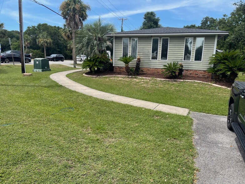 15 21st Ave, Isle Of Palms, SC à vendre - Photo du bâtiment - Image 3 de 17