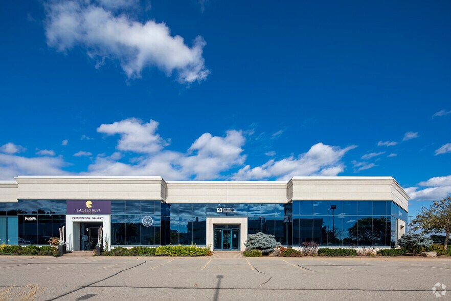 1155 N Service Rd W, Oakville, ON à louer - Photo du bâtiment - Image 2 de 6