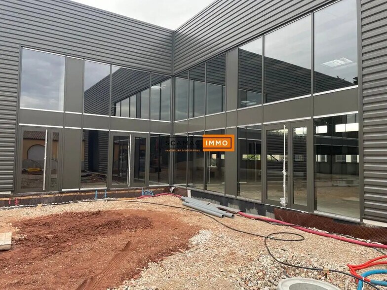 Bureau dans Ollioules à louer - Photo du bâtiment - Image 1 de 5