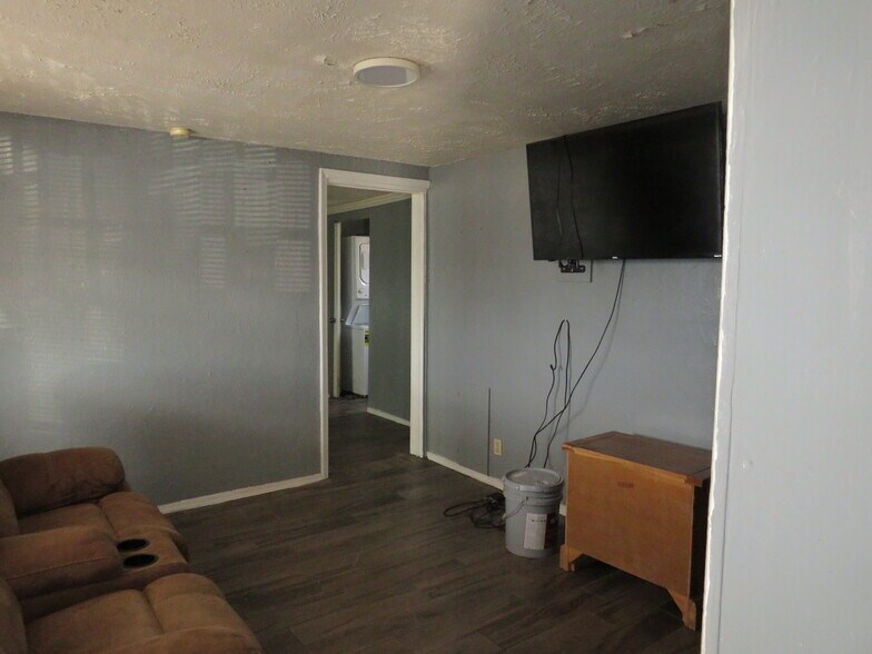 925 W Main St, Yukon, OK à vendre - Photo du bâtiment - Image 3 de 30