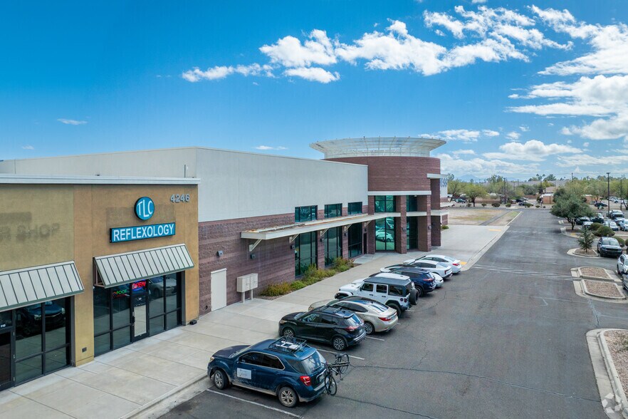 4240 N 1st Ave, Tucson, AZ à vendre - Photo du bâtiment - Image 2 de 6