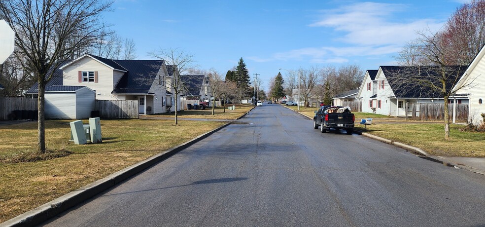 16 Duplexes Champlain St Ogdensburg NY portfolio of 1 properties for sale on LoopNet.ca - Building Photo - Image 3 of 3