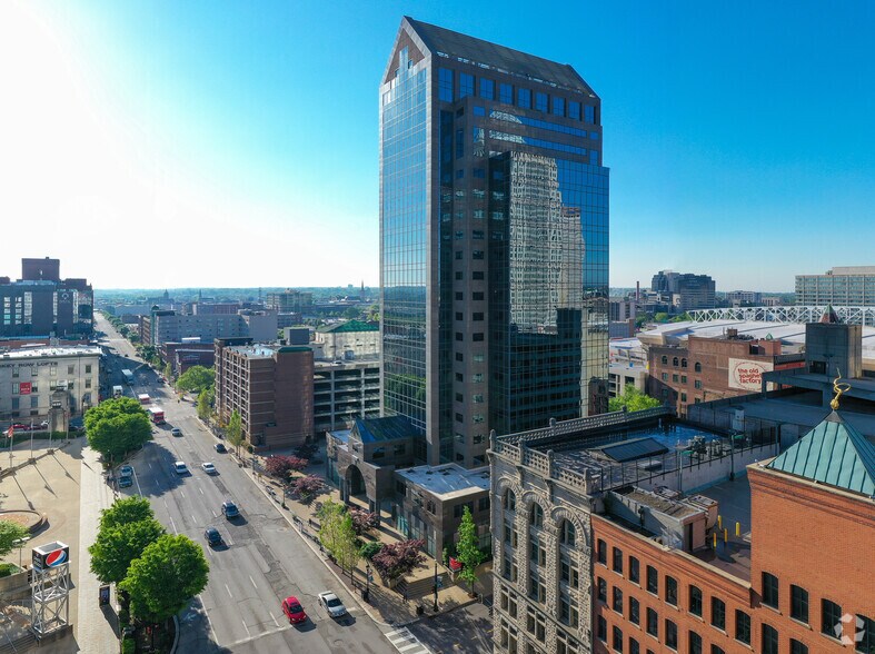 220 W Main St, Louisville, KY à louer - Photo principale - Image 1 de 11