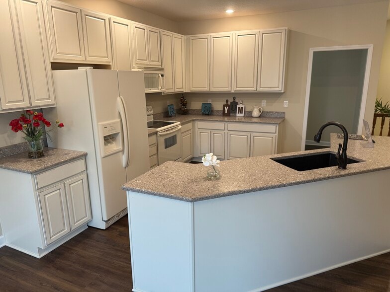 12952 Frogtown Connector Rd, Walton, KY à louer - Photo du bâtiment - Image 2 de 10