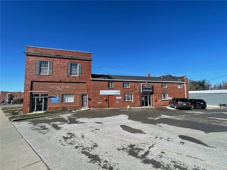 2301 Frederick Ave, Saint Joseph, MO for lease - Building Photo - Image 2 of 2