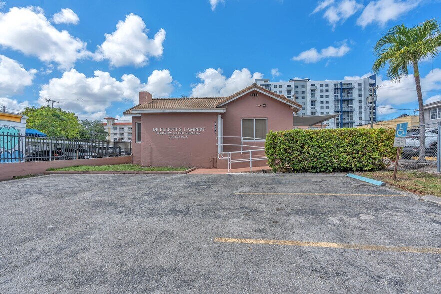 1437 SW 1st St, Miami, FL à vendre - Photo du bâtiment - Image 3 de 16