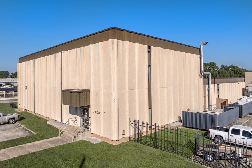 7638 Spring Cypress Rd, Spring, TX for sale - Primary Photo - Image 1 of 6