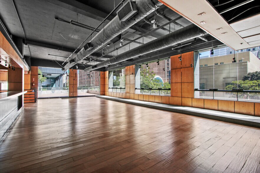 601 W 5th St, Los Angeles, CA à louer - Photo intérieure - Image 3 de 19