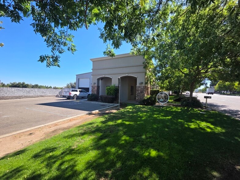 500 Delano Dr, Oakdale, CA for lease - Building Photo - Image 2 of 29