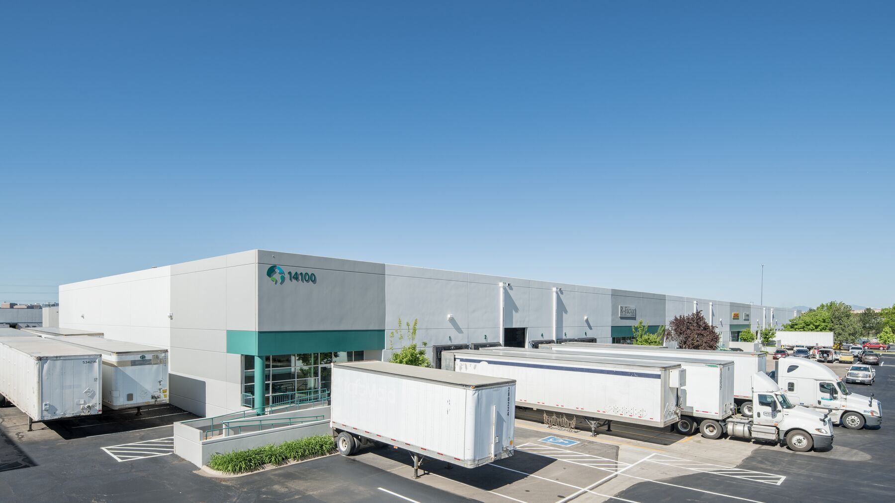 14100 E 35th Pl, Aurora, CO à louer Photo principale- Image 1 de 4