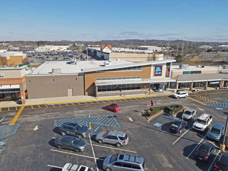 2000-2020 Gunbarrel Rd, Chattanooga, TN à louer - Photo du bâtiment - Image 3 de 9