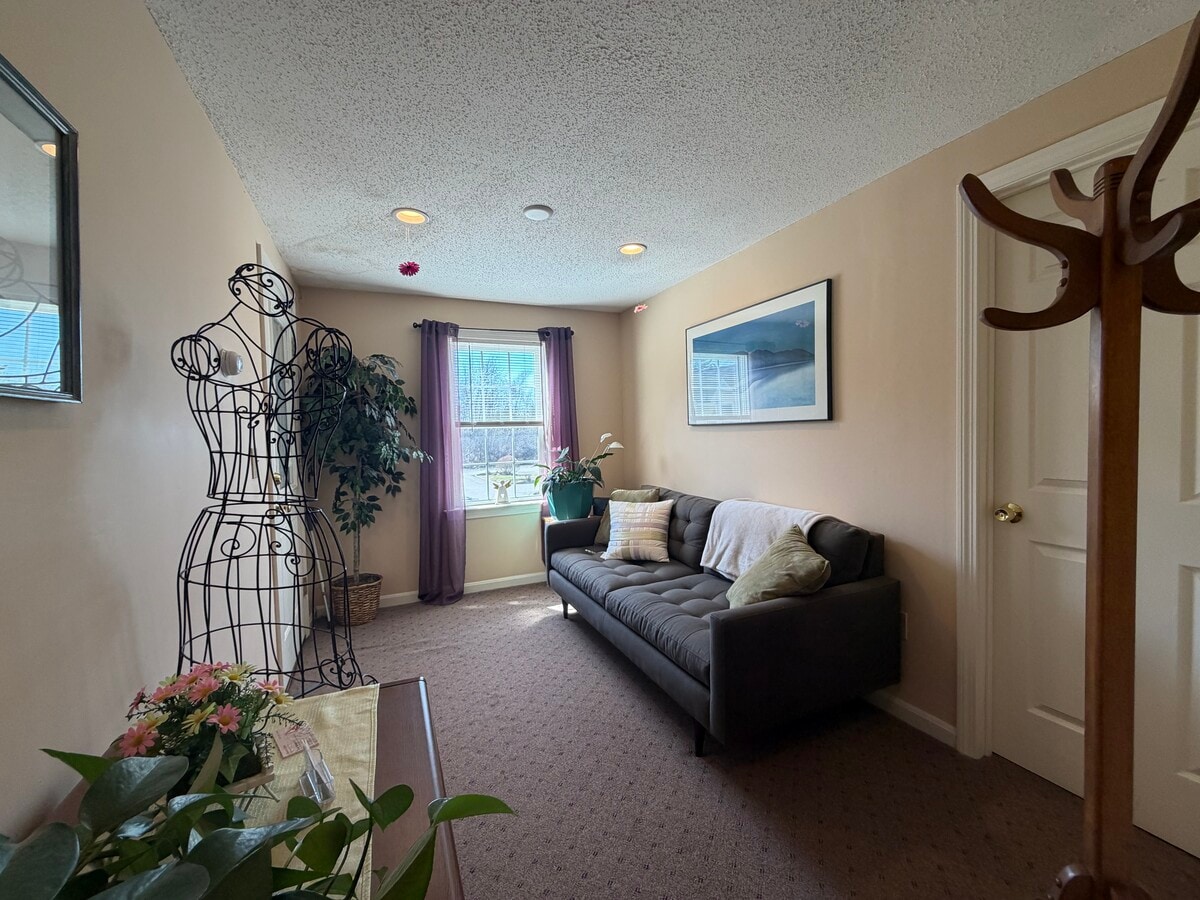 433 US Route 1, York, ME 03909 - Unit 207 - - Interior Photo - Image 2 of 5