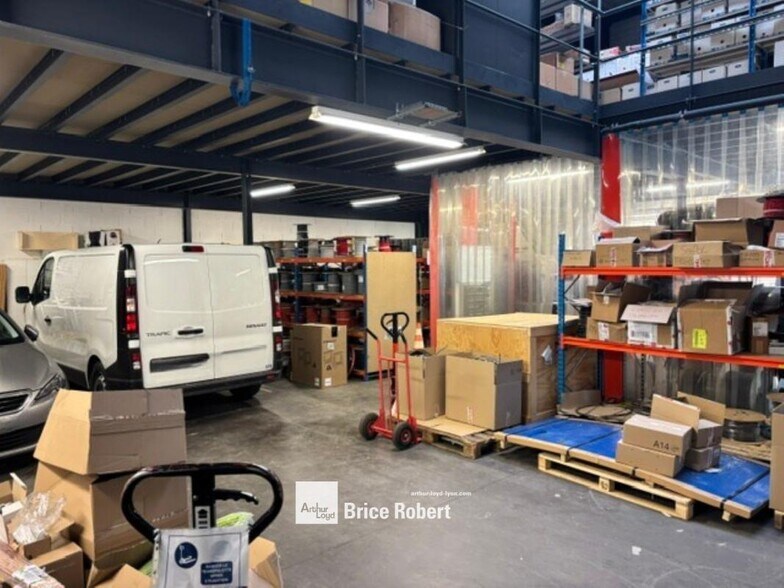 Flex dans Vaulx-en-Velin à louer - Photo du bâtiment - Image 2 de 8