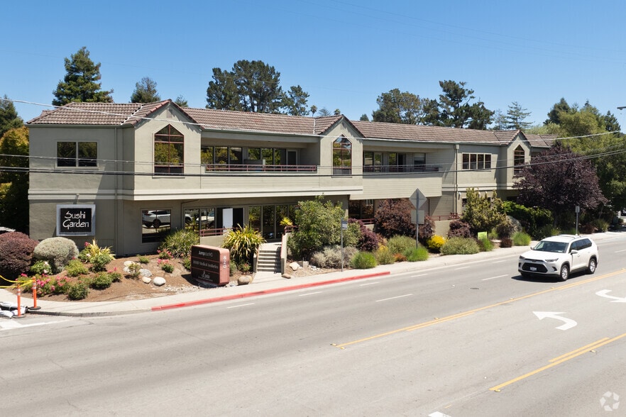 820 Bay Ave, Capitola, CA for lease - Primary Photo - Image 1 of 4