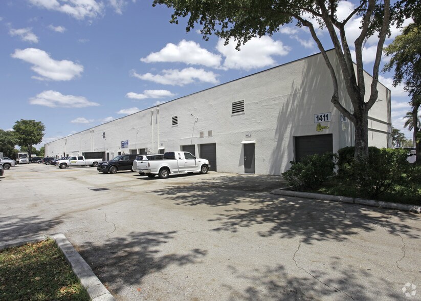 1411 SW 30th Ave, Pompano Beach, FL à louer - Photo du bâtiment - Image 2 de 12