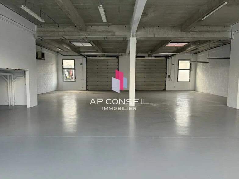 Industrial in La Verrière for lease - Interior Photo - Image 1 of 4