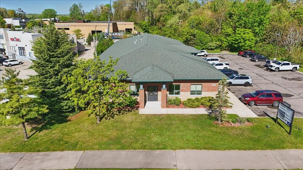 2545 N Opdyke Rd, Auburn Hills, MI à vendre - Photo du bâtiment - Image 3 de 41