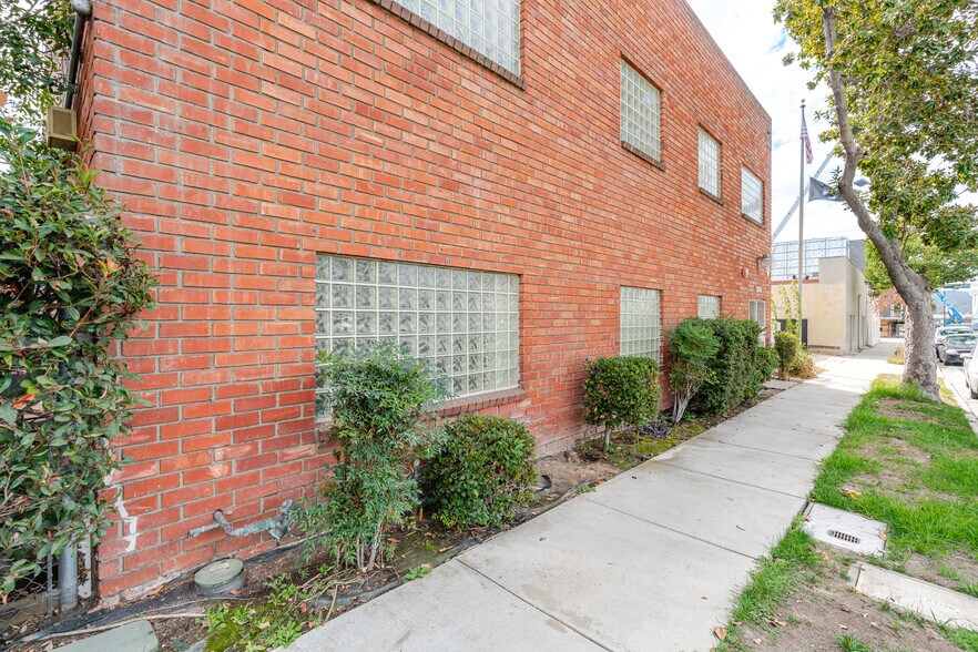 700-710 W Wilson Ave, Glendale, CA à louer - Photo du bâtiment - Image 3 de 40