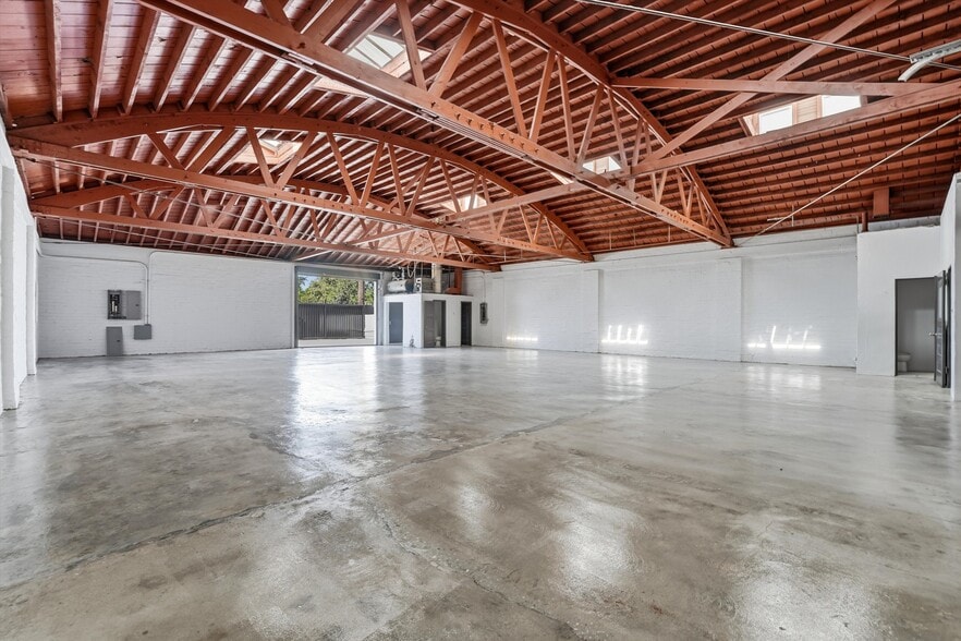 11317 Atlantic Ave, Lynwood, CA à vendre - Photo du bâtiment - Image 3 de 40
