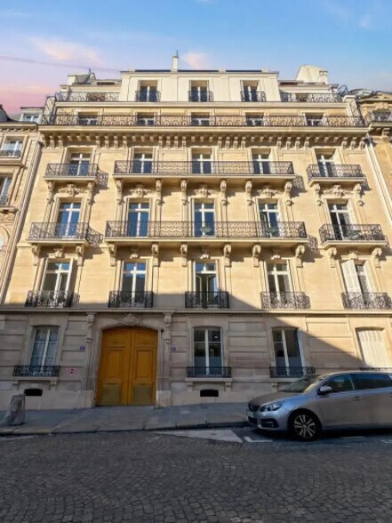 25 Rue Du Général Foy, Paris à louer - Photo du bâtiment - Image 2 de 2