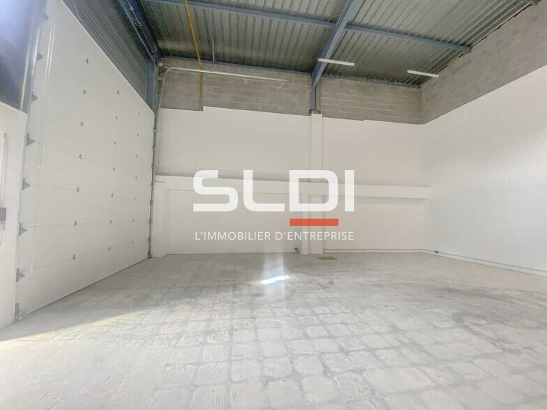 Flex in Genas for lease - Interior Photo - Image 2 of 9