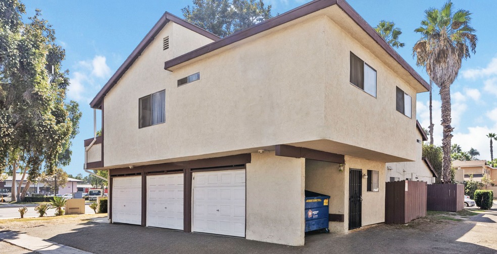 110 N Belinda Cir, Anaheim, CA à vendre - Photo du bâtiment - Image 3 de 6