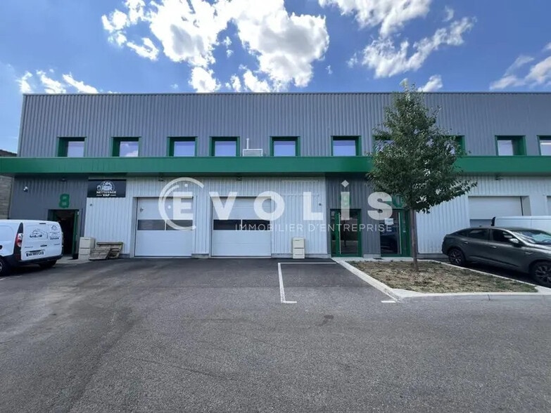 12 Rue Léopha, Mions for lease - Building Photo - Image 2 of 11