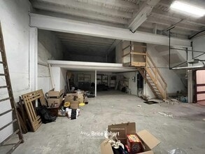 Flex in Lyon for lease Interior Photo- Image 1 of 3