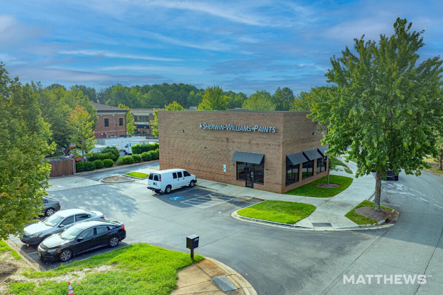 18206 Manhattan Pky, Cornelius, NC for sale - Building Photo - Image 2 of 3