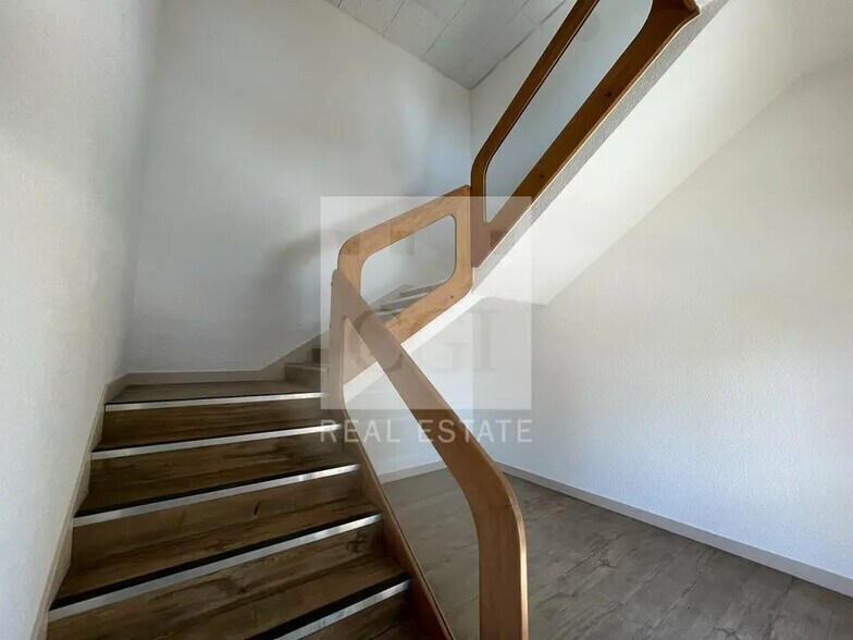 Bureau dans Charbonnières-les-Bains à louer - Photo du bâtiment - Image 2 de 12